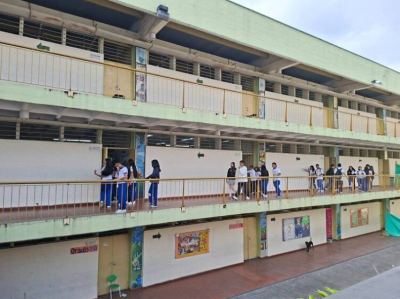 Ala izquierda del colegio Rufino Centro, actualmente no se puede usar por daños causados por el terremoto