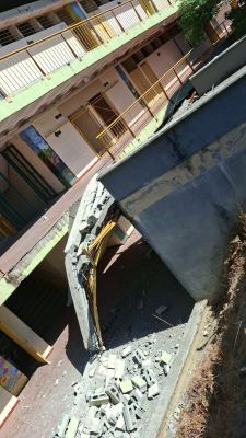 Perdimos las escalas de acceso a uno de los bloques de salones de clase.
