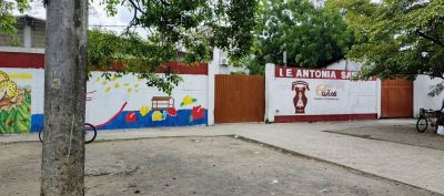 ENTRADA ALTERNADA - ACCESO DE ESTUDIANTES Y PADRES DE FAMILIA.
