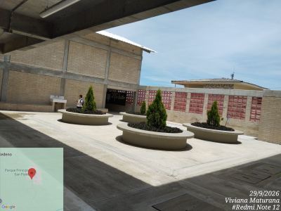 Patio y espacios de recreación escolar