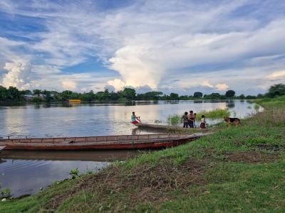 Medio de transporte fluvial tradicional en el Rio Chicagua