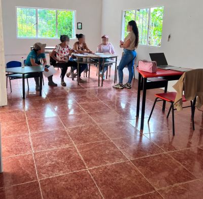 Socialización del macroproyecto con las familias