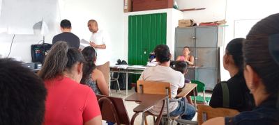 Reuniones familias Escuela Jose Ignacio Rengifo, multigrado y pos primaria, aparecen en la foto los docente Dagoberto Martinez, Cristian Benitez y Yuli Say